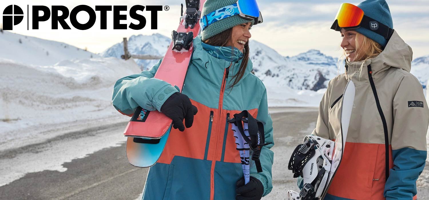junge Frauen in laessiger Protest Ski-und Snowboardbekleidung